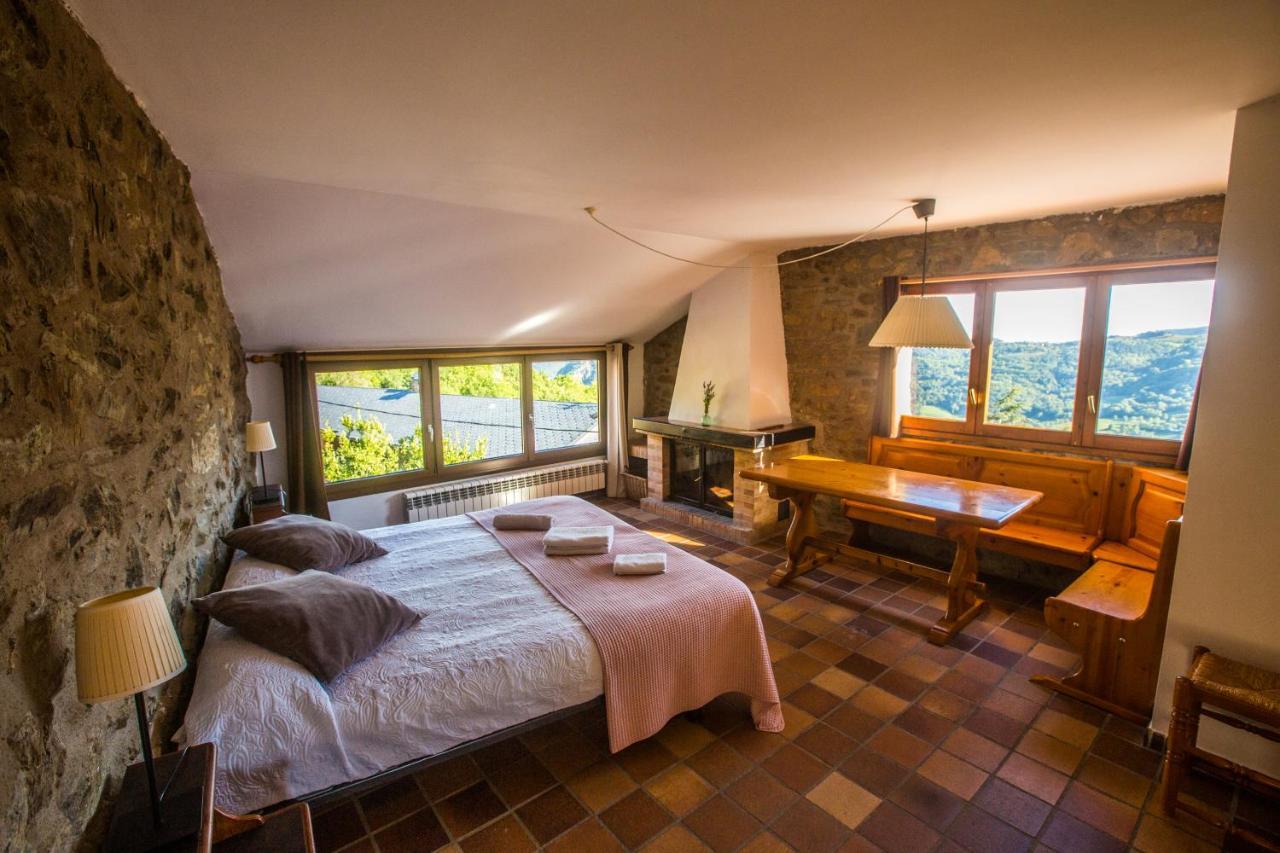 Cal Miquel De Ventola Guest House Exterior photo
