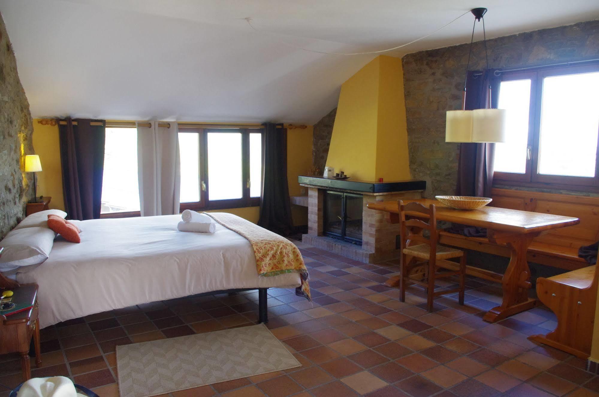 Cal Miquel De Ventola Guest House Exterior photo